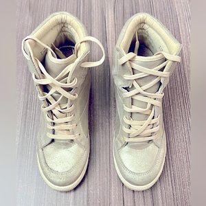 Aldo light silver wedge sneaker